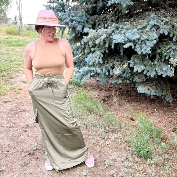 New! Emerson Lang Cargo Pocket Faux Silk Maxi Drawstring Skirt With Slit - Picture 2 of 11